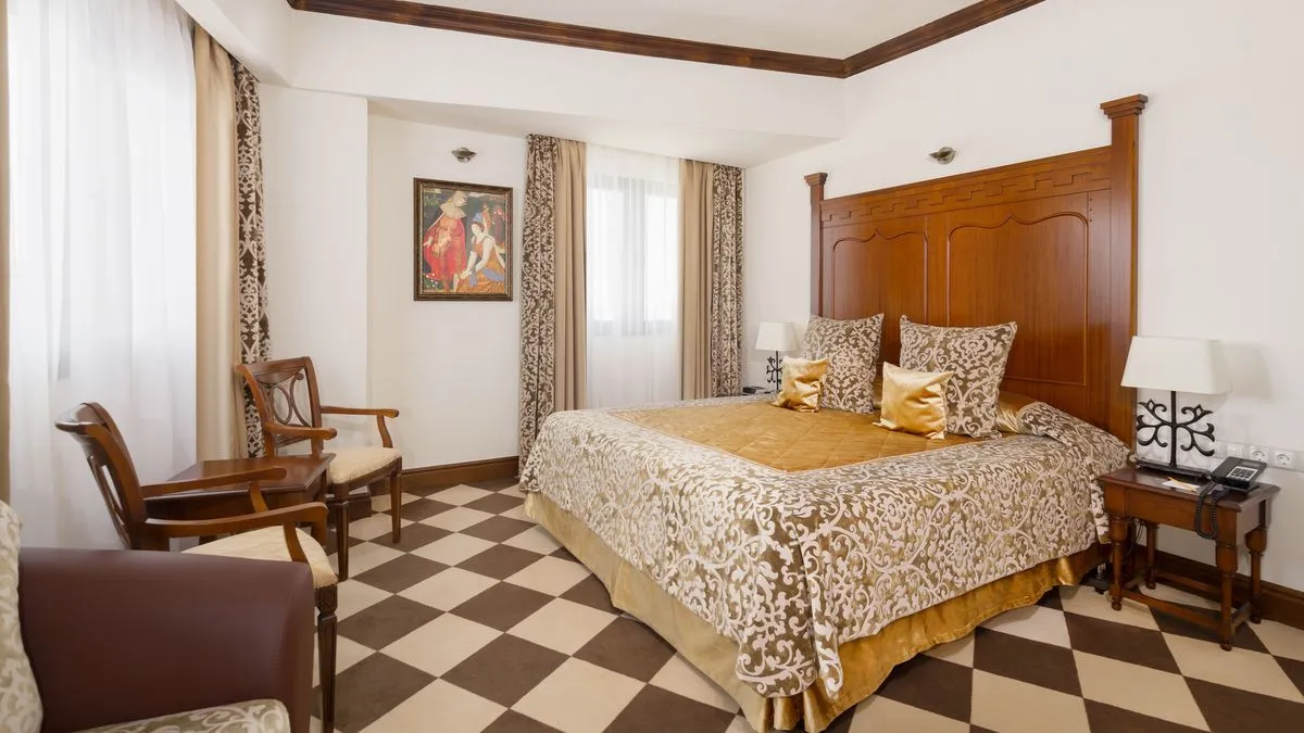 Джуниор Сьют — Замок Богатырь